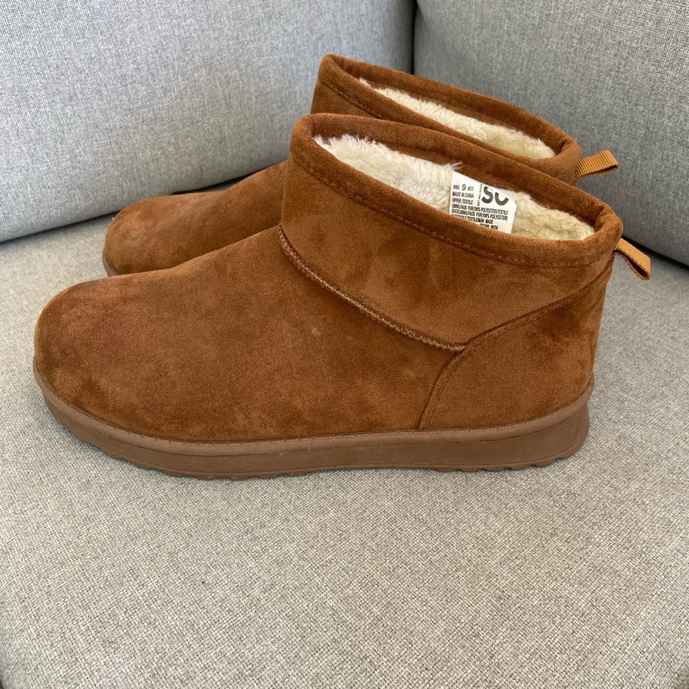 Kohl's SO Tan Suede Boots